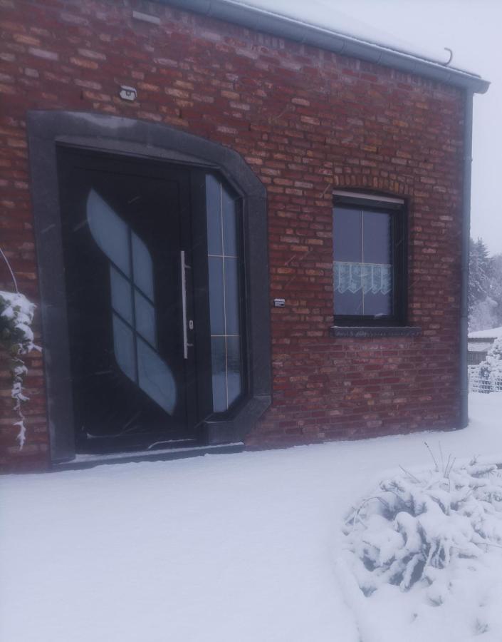 L'Evasion Du Berger Australien Apartment Couvin Exterior photo